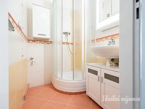 Pronájem bytu 2+kk, Praha, Štichova, 42 m2