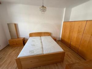 Pronájem bytu 2+1, České Budějovice, Matice školské, 63 m2