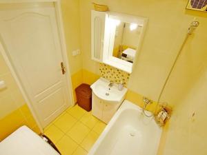 Pronájem bytu 2+kk, Praha - Troja, Hnězdenská, 51 m2