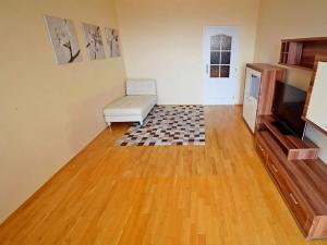 Pronájem bytu 2+kk, Praha - Troja, Hnězdenská, 51 m2