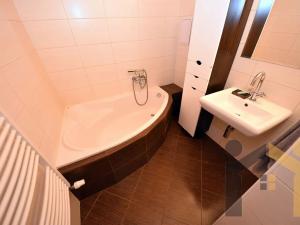 Pronájem bytu 2+kk, Praha - Košíře, Vrchlického, 51 m2