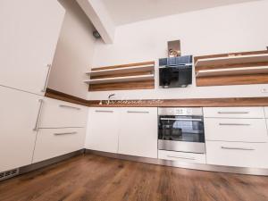 Pronájem bytu 1+kk, Praha - Nusle, Bartoškova, 39 m2