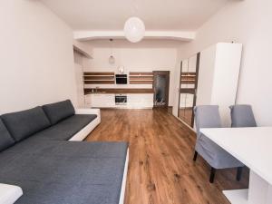 Pronájem bytu 1+kk, Praha - Nusle, Bartoškova, 39 m2