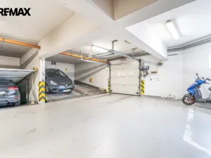 Prodej garážového stání, Praha - Libeň, Kašparovo náměstí, 12 m2