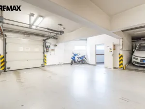 Prodej garážového stání, Praha - Libeň, Kašparovo náměstí, 12 m2