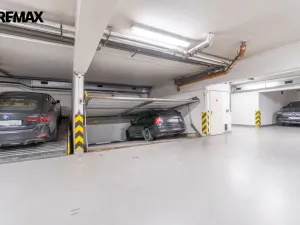 Prodej garážového stání, Praha - Libeň, Kašparovo náměstí, 12 m2