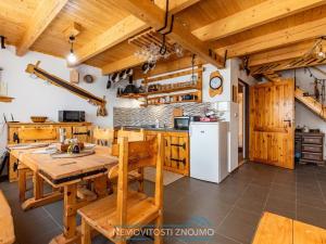Prodej vícegeneračního domu, Drnholec, Wolkerova, 244 m2