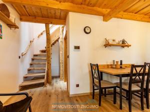Prodej vícegeneračního domu, Drnholec, Wolkerova, 244 m2