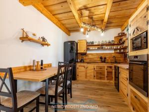 Prodej vícegeneračního domu, Drnholec, Wolkerova, 244 m2