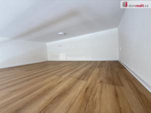 Pronájem bytu 1+kk, Praha - Smíchov, Na Valentince, 38 m2