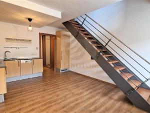 Pronájem bytu 2+kk, Praha - Vysočany, Podnádražní, 52 m2
