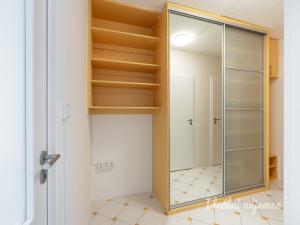 Pronájem bytu 2+kk, Praha - Petrovice, Jakobiho, 42 m2