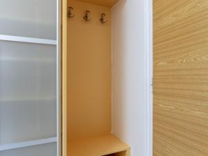 Pronájem bytu 2+kk, Praha - Petrovice, Jakobiho, 42 m2
