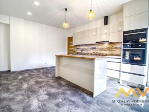 Pronájem bytu 2+kk, Hradec Králové - Slezské Předměstí, třída SNP, 56 m2