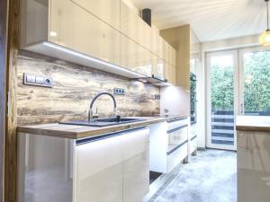 Pronájem bytu 2+kk, Hradec Králové - Slezské Předměstí, třída SNP, 56 m2