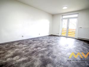 Pronájem bytu 2+kk, Hradec Králové - Slezské Předměstí, třída SNP, 56 m2