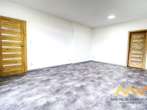Pronájem bytu 2+kk, Hradec Králové - Slezské Předměstí, třída SNP, 56 m2