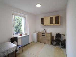 Prodej bytu 2+1, Karlovy Vary, Nejdecká, 61 m2