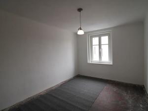 Prodej bytu 2+1, Karlovy Vary, Nejdecká, 61 m2