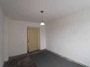 Prodej bytu 2+1, Karlovy Vary, Nejdecká, 61 m2