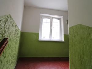 Prodej bytu 2+1, Karlovy Vary, Nejdecká, 61 m2