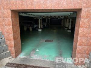Pronájem garážového stání, Praha - Žižkov, Jeseniova, 17 m2