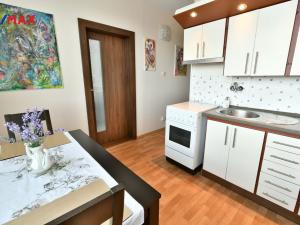 Prodej bytu 3+1, Jičín - Valdické Předměstí, Pod lipami, 63 m2