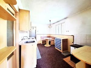 Prodej rodinného domu, Tečovice, 240 m2