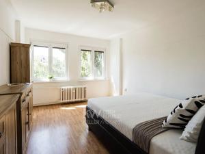 Pronájem bytu 2+1, Praha - Dejvice, Evropská, 60 m2