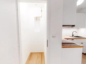 Prodej bytu 2+1, Praha - Dejvice, Thákurova, 54 m2