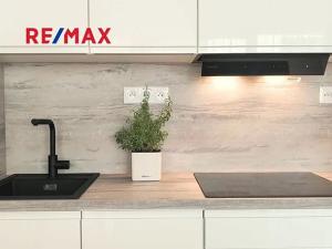 Pronájem bytu 1+kk, Praha - Smíchov, Podbělohorská, 39 m2
