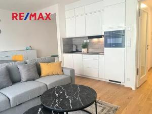Pronájem bytu 1+kk, Praha - Smíchov, Podbělohorská, 39 m2