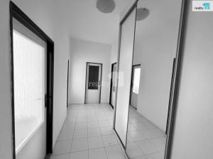 Prodej bytu 2+1, Karlovy Vary - Stará Role, Závodu míru, 55 m2