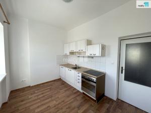Prodej bytu 2+1, Karlovy Vary - Stará Role, Závodu míru, 55 m2