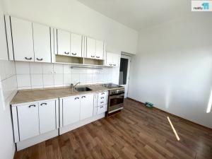 Prodej bytu 2+1, Karlovy Vary - Stará Role, Závodu míru, 55 m2