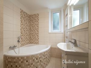 Pronájem bytu 3+kk, Praha - Vokovice, Ke dvoru, 84 m2