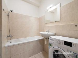 Pronájem bytu 1+kk, Praha - Záběhlice, Mikanova, 29 m2