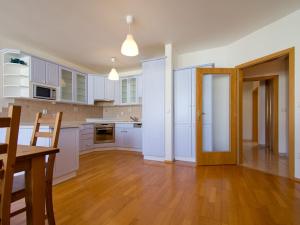 Pronájem bytu 4+kk, Praha - Kunratice, Velké Kunratické, 110 m2
