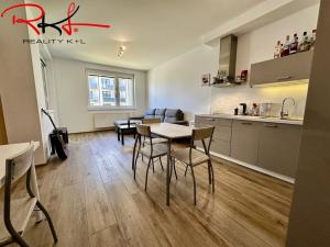 Pronájem bytu 2+kk, Praha, Medunova, 56 m2