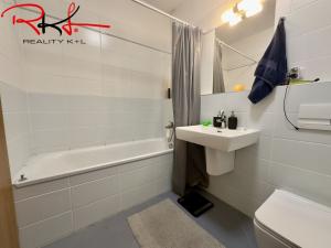 Pronájem bytu 2+kk, Praha, Medunova, 56 m2