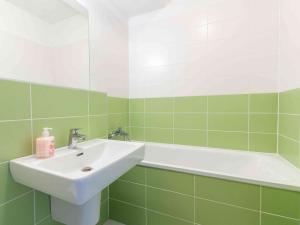 Pronájem bytu 1+kk, Praha - Střížkov, Zakšínská, 26 m2