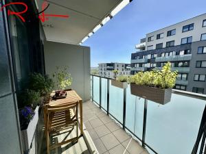 Pronájem bytu 2+kk, Praha, Klementova, 57 m2