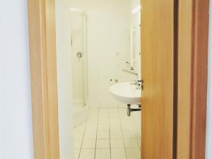 Pronájem bytu 1+kk, Praha - Hlubočepy, Kabátové, 34 m2