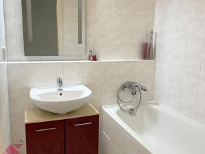 Pronájem bytu 4+kk, Praha - Běchovice, Českobrodská, 205 m2