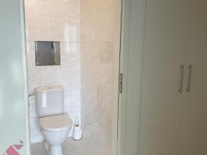 Pronájem bytu 4+kk, Praha - Běchovice, Českobrodská, 205 m2