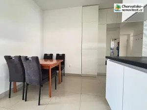 Prodej bytu 4+kk, Novalja, Chorvatsko, 69 m2