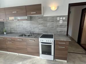 Pronájem bytu 2+1, Trutnov - Horní Staré Město, U Hřiště, 59 m2