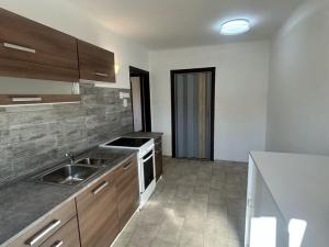 Pronájem bytu 2+1, Trutnov - Horní Staré Město, U Hřiště, 59 m2