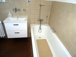 Pronájem bytu 1+1, Praha - Vršovice, 28. pluku, 42 m2