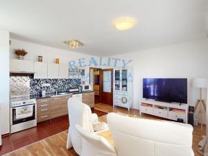 Prodej bytu 2+kk, Praha - Kyje, Farkašova, 40 m2